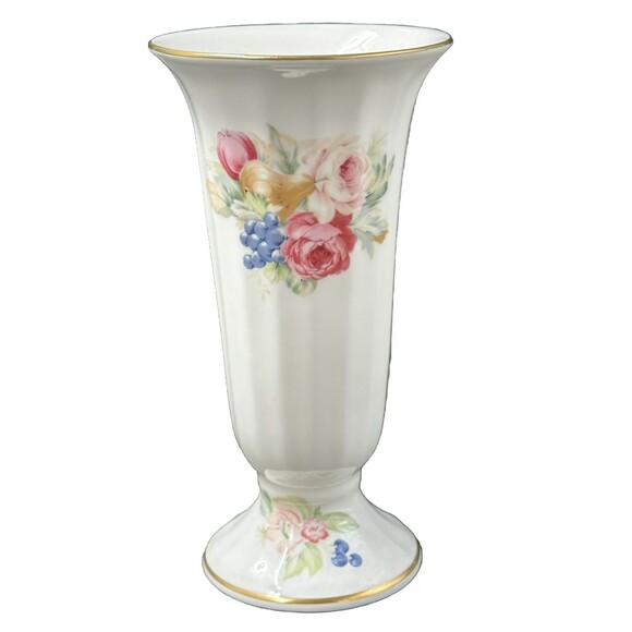 Vintage Mikasa Floral Bone China Vase with Gold Rim made in Japan 6.25 In Tall - Picture 3 of 6